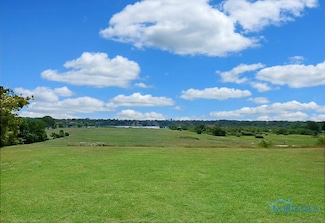 329 River Bend Ln, Maumee, OH 43537