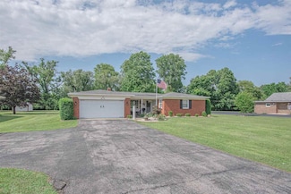 410 W Main St, Centerville, IN 47330