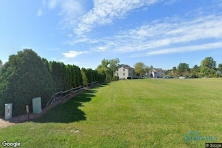 846 Deerwood Dr, Defiance, OH 43512