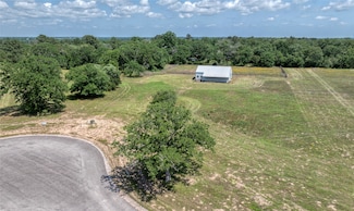 376 S Oak St, Bellville, TX 77418