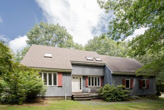 196 Clay Hill Rd, Cape Neddick, ME 03902