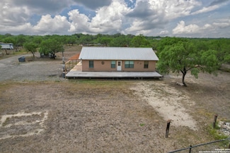 561 Windmill Rd, Uvalde, TX 78801