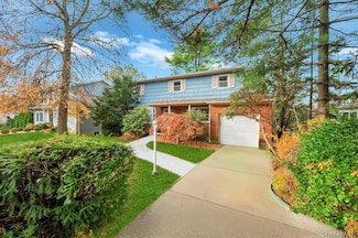 441 Roslyn Rd, East Williston, NY 11596