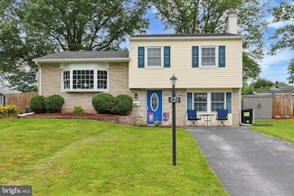 121 Briarwood Dr, Douglassville, PA 19518