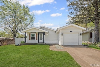 2350 Lindsay Ln, Florissant, MO 63031