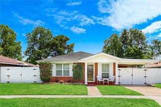 2501 Reunion Dr, Violet, LA 70092