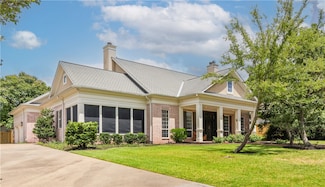 9307 Lake Forest Ct S, College Station, TX 77845