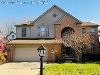 2673 Brentwood Dr, Lake Orion, MI 48360