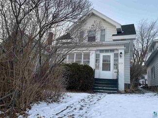 1221 E 9th St, Duluth, MN 55805