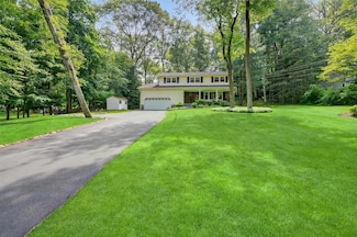 11 Robin Hood Rd, Suffern, NY 10901