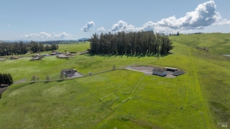3785 Roblar Rd, Petaluma, CA 94952