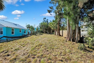 115 125th Ave, Treasure Island, FL 33706