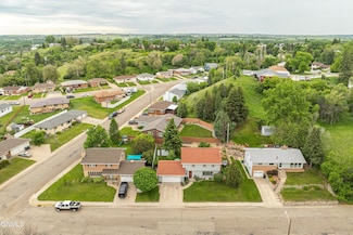 1003 7th St NW, Mandan, ND 58554
