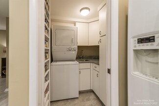 2125 Nature Cove Ct Unit 206, Ann Arbor, MI 48104