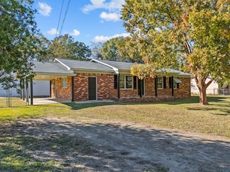 122 New St, Omega, GA 31775