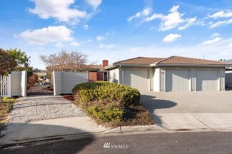 2210 Dover Dr, Anacortes, WA 98221