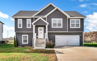 374 Pinkston Ct, Clarksville, TN 37040