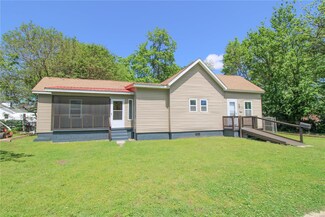 211 Almond St, Poplar Bluff, MO 63901