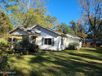 209 S Gray Ave, Picayune, MS 39466