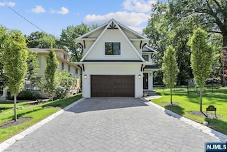 152 Columbus Dr, Tenafly, NJ 07670