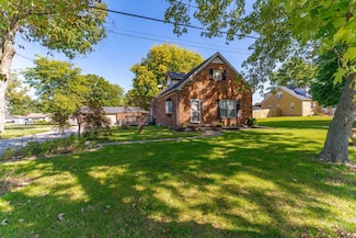 2016 Theater Dr, Evansville, IN 47715