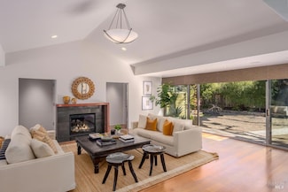 19265 7th St E, Sonoma, CA 95476
