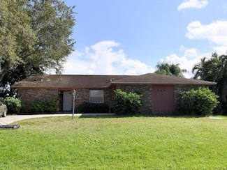 744 SE Fallon Dr, Port Saint Lucie, FL 34983