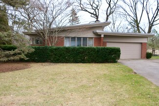423 Lincoln Ave, Lake Bluff, IL 60044