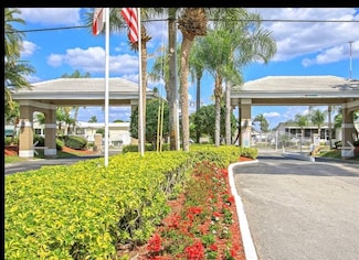 919 Strongbox Ln, North Fort Myers, FL 33917