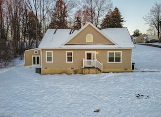 1457 Parkside Dr, Fairmont, WV 26554
