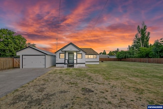 1570 Blaine St, Woodburn, OR 97071