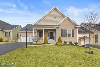 110 Waverly Cir, Watervliet, NY 12189