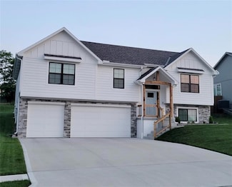 22913 S Ridgeview Dr, Peculiar, MO 64078