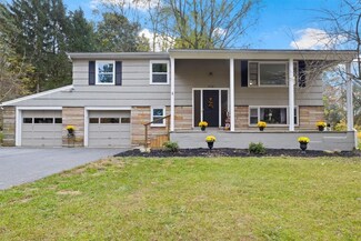 8-10 Brandywine Ln, Fairport, NY 14450