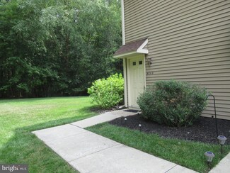 404 Harwood Ct, Mount Laurel, NJ 08054