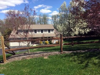 18 Maple Shade Ln, Fleetwood, PA 19522