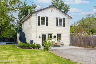 31 Wood Ave, Port Monmouth, NJ 07758