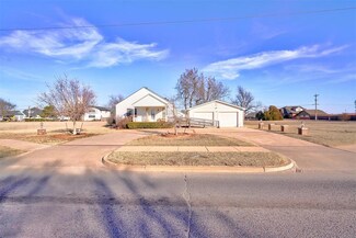 318 N Main St, Okarche, OK 73762