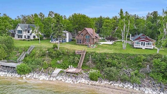 17244 S Huron Ave, MacKinaw City, MI 49701