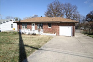 1516 W Delmar Ave, Godfrey, IL 62035