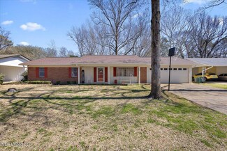 2106 Country Club Dr, Yazoo City, MS 39194