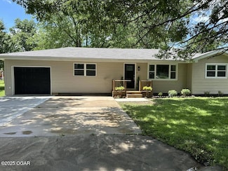 427 N California Ave, Columbus, KS 66725