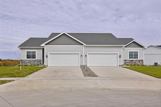16719 Walnut Meadows Dr, Waukee, IA 50263