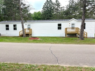 402 Lily Ln E, Altoona, WI 54720