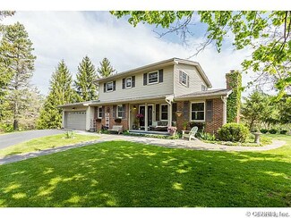 97 Boughton Hill Rd, Honeoye Falls, NY 14472