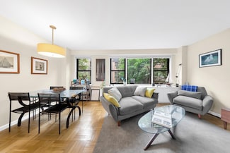 345 E 52nd St Unit 4A, New York, NY 10022