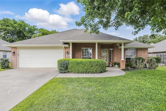 840 Heberle Dr, Burleson, TX 76028