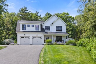 56 Ledgewood Dr, Falmouth, ME 04105