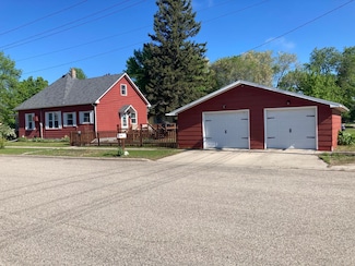 202 4th St NE, Barnesville, MN 56514