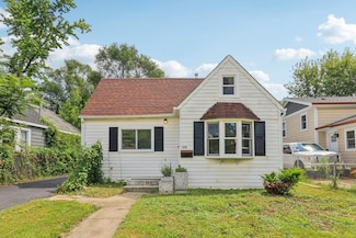 515 Catalpa Dr, Round Lake, IL 60073